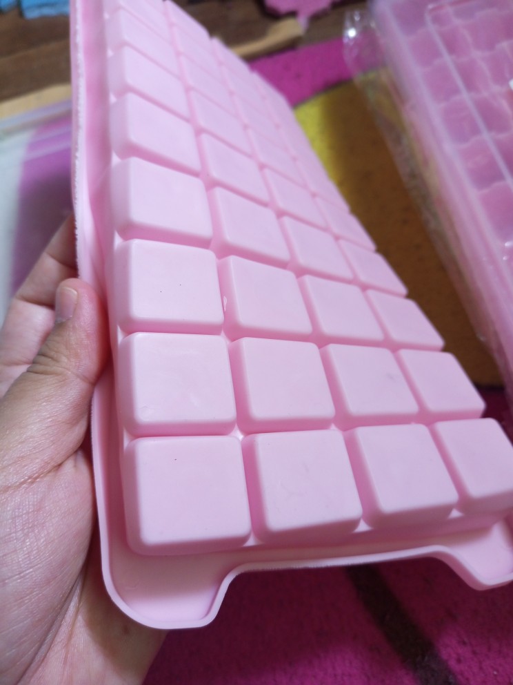 Frogued 36 Grids Ice Cube Tray Anti-Spill Stackable Plastic Whiskey Cocktail Ice Cube Mold for Home (Pink,36 Grids)