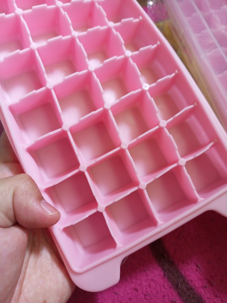Frogued 36 Grids Ice Cube Tray Anti-Spill Stackable Plastic Whiskey Cocktail Ice Cube Mold for Home (Pink,36 Grids)
