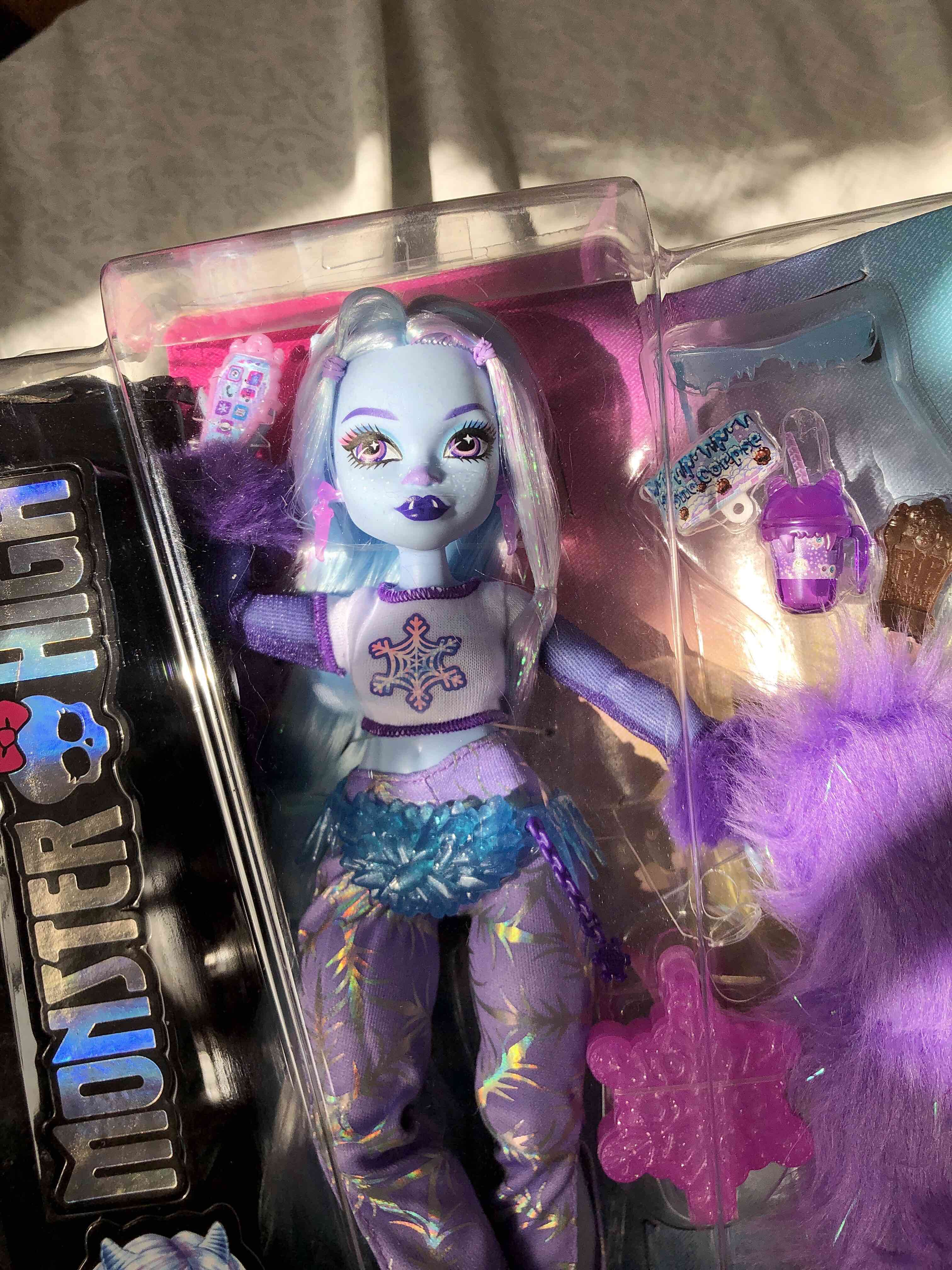  Monster High Doll, Abbey Bominable Yeti with Pet Mammoth Tundra  & Accessories Including Furry Scarf & Snowflake Backpack : Toys & Games