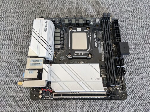 ASRock Z690M-ITX/ax LGA 1700 Intel Z690 SATA 6Gb/s DDR4 Mini
