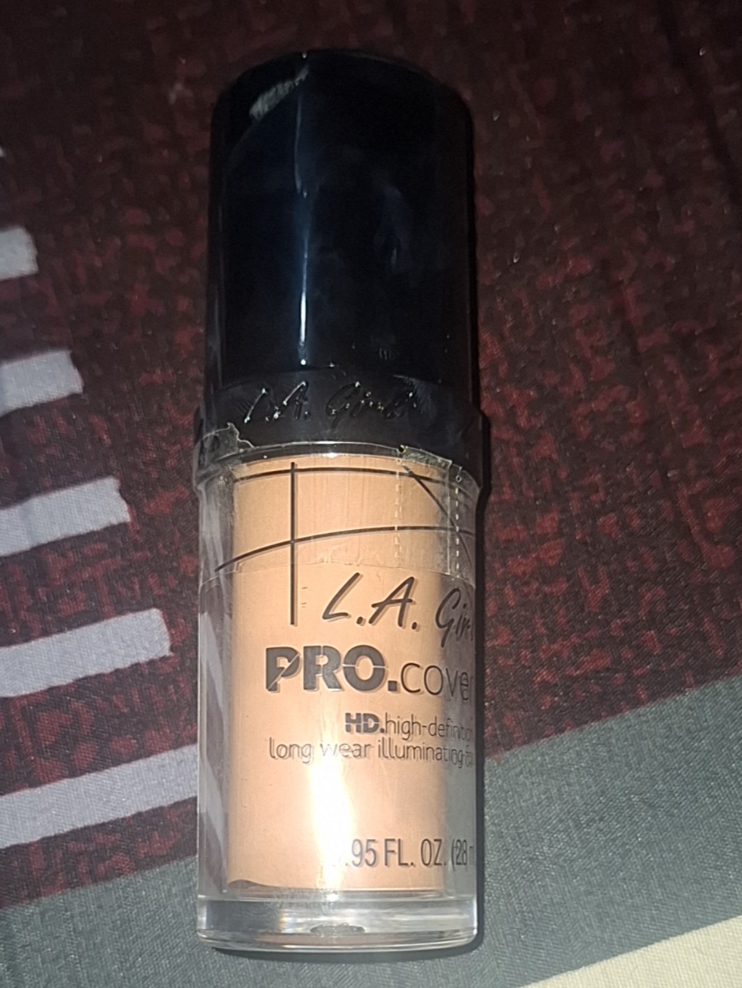 L.A. Girl Pro Coverage Illuminating Foundation – Warm Beige, Deckende Foundation Mit Glow-Effekt