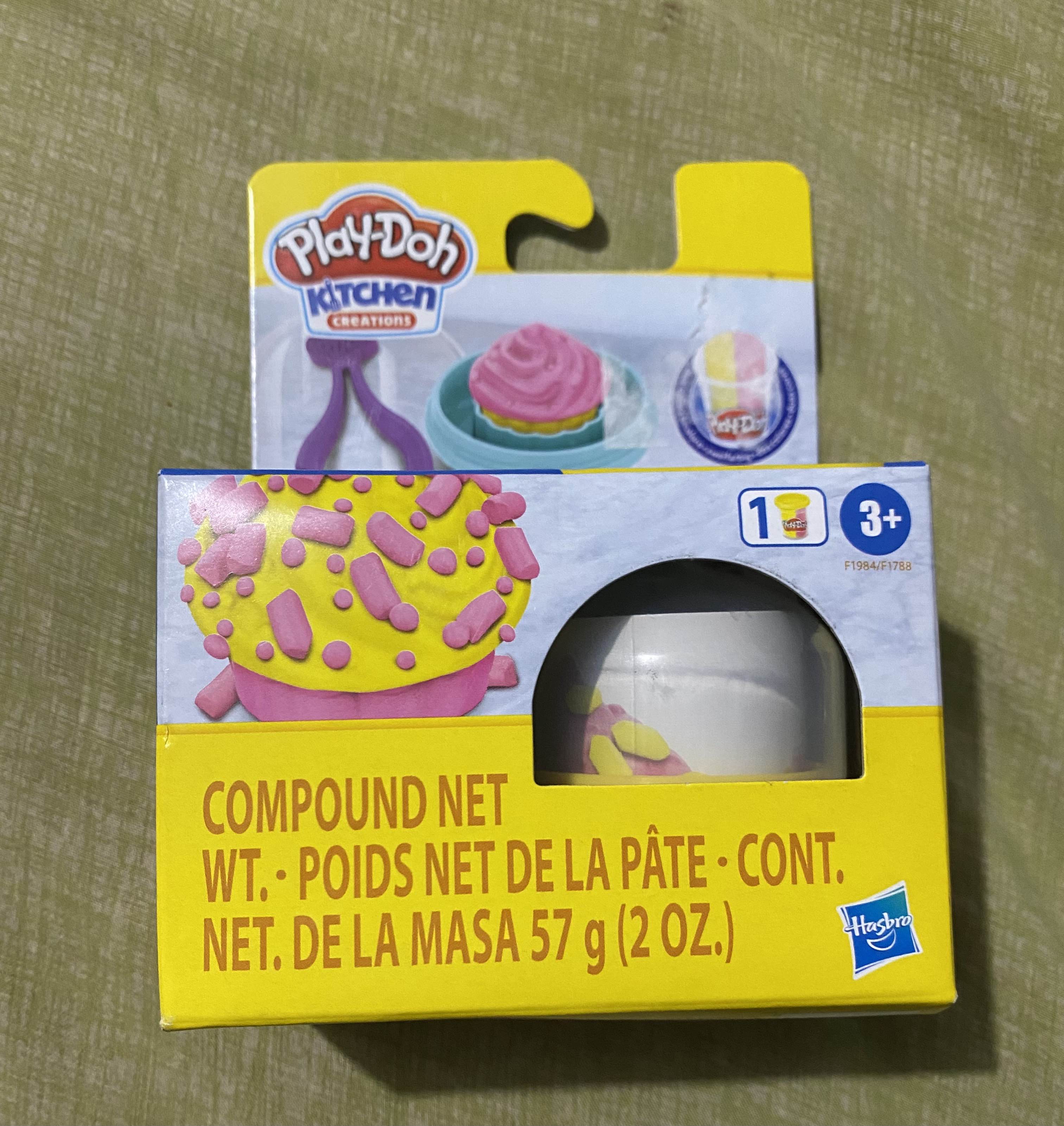 Hasbro Play-Doh Creations Cupcakes and Macarons Mini Clip-On