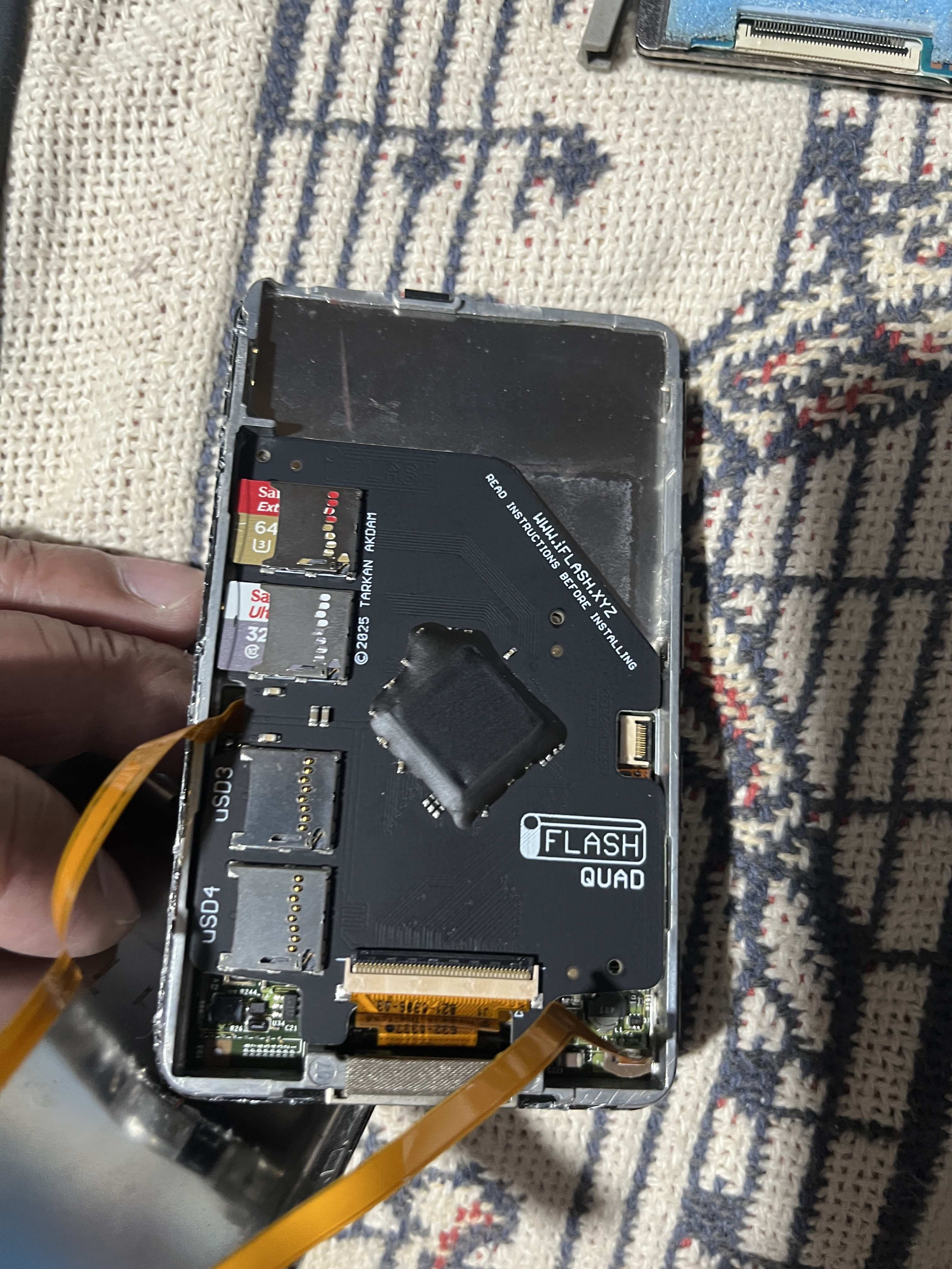 i-Flash [iFlash-QUAD] Quad MicroSD Adapter for the iPod conversion