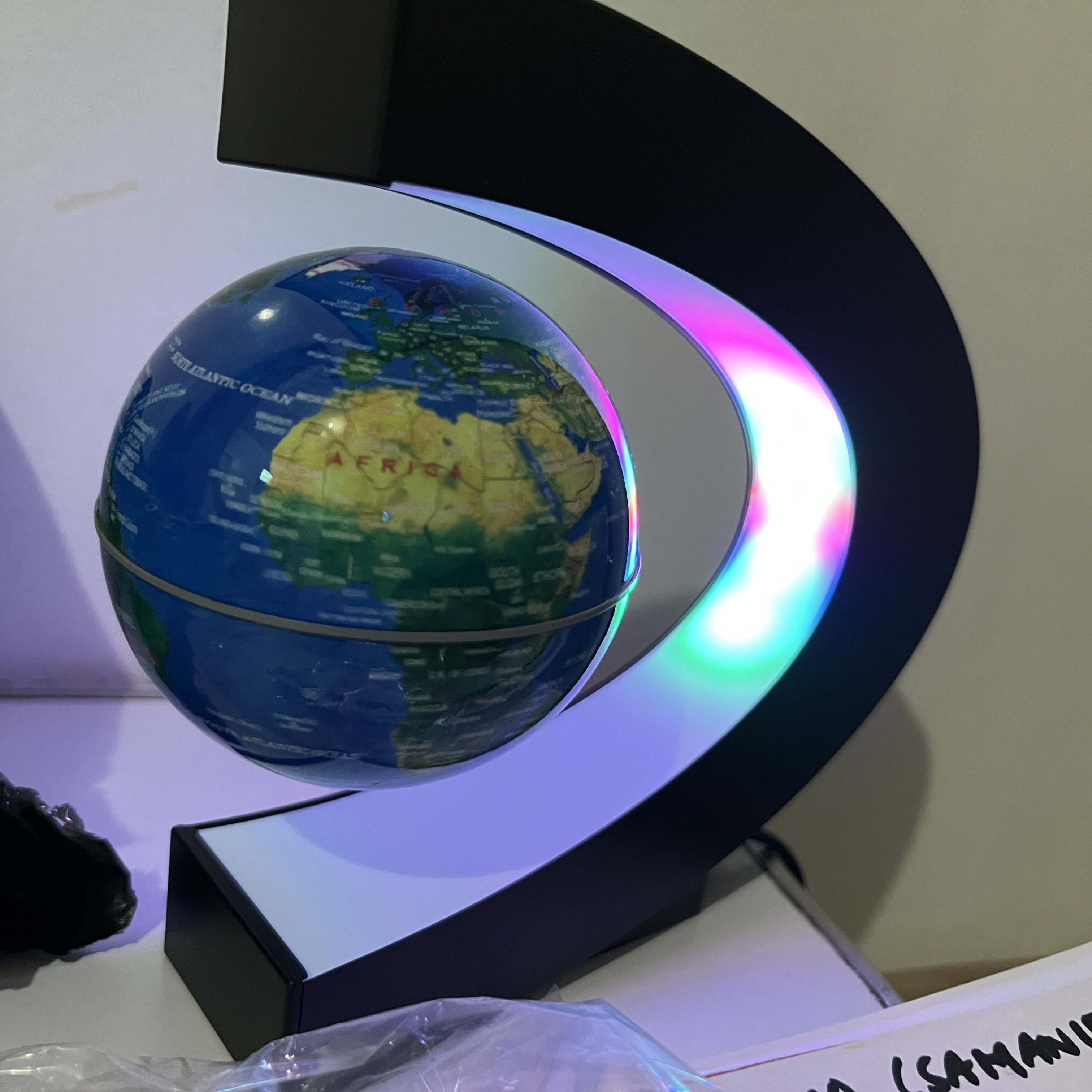 Dropship Magnetic Levitating Globe With LED Light; Cool Tech Gift For Men  Father Boys; Birthday Gifts For Kids; Floating Globes World Desk Gadget  Decor In Office Home/Display Frame Stand to Sell Online