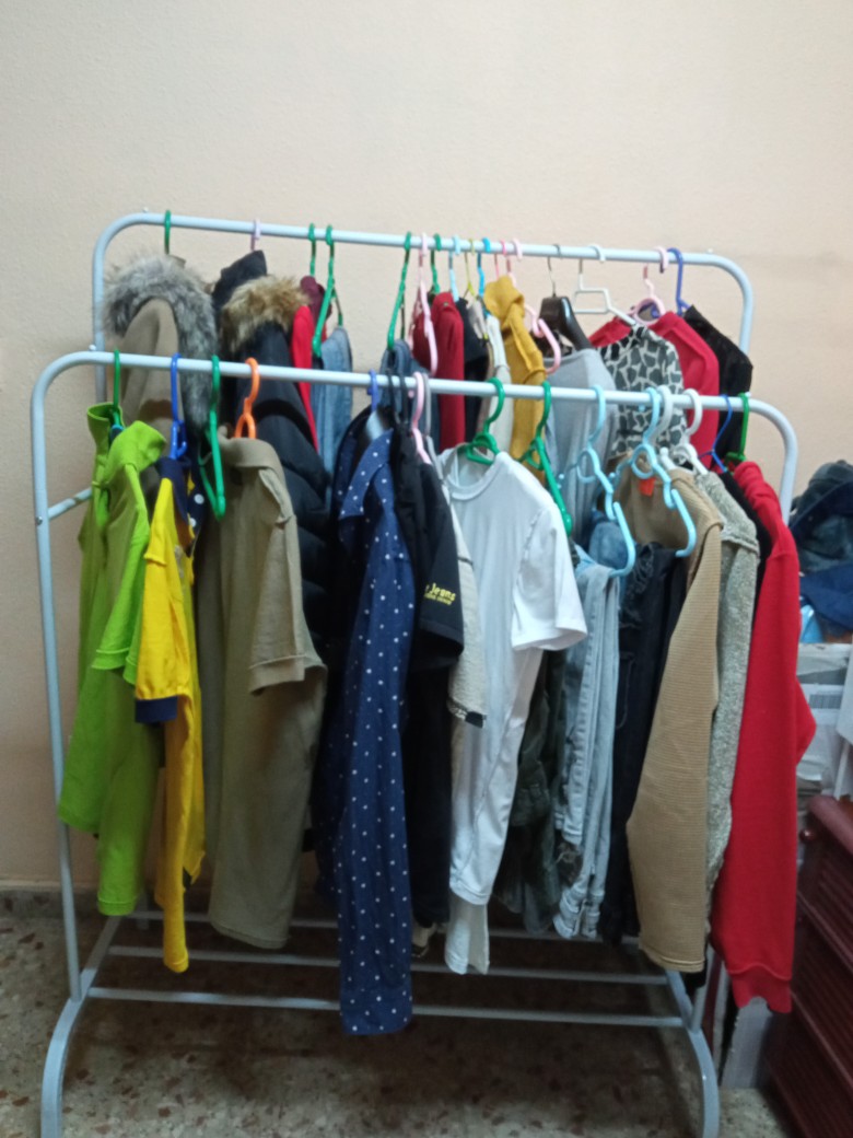12 Burros para colgar la ropa y armarios abiertos