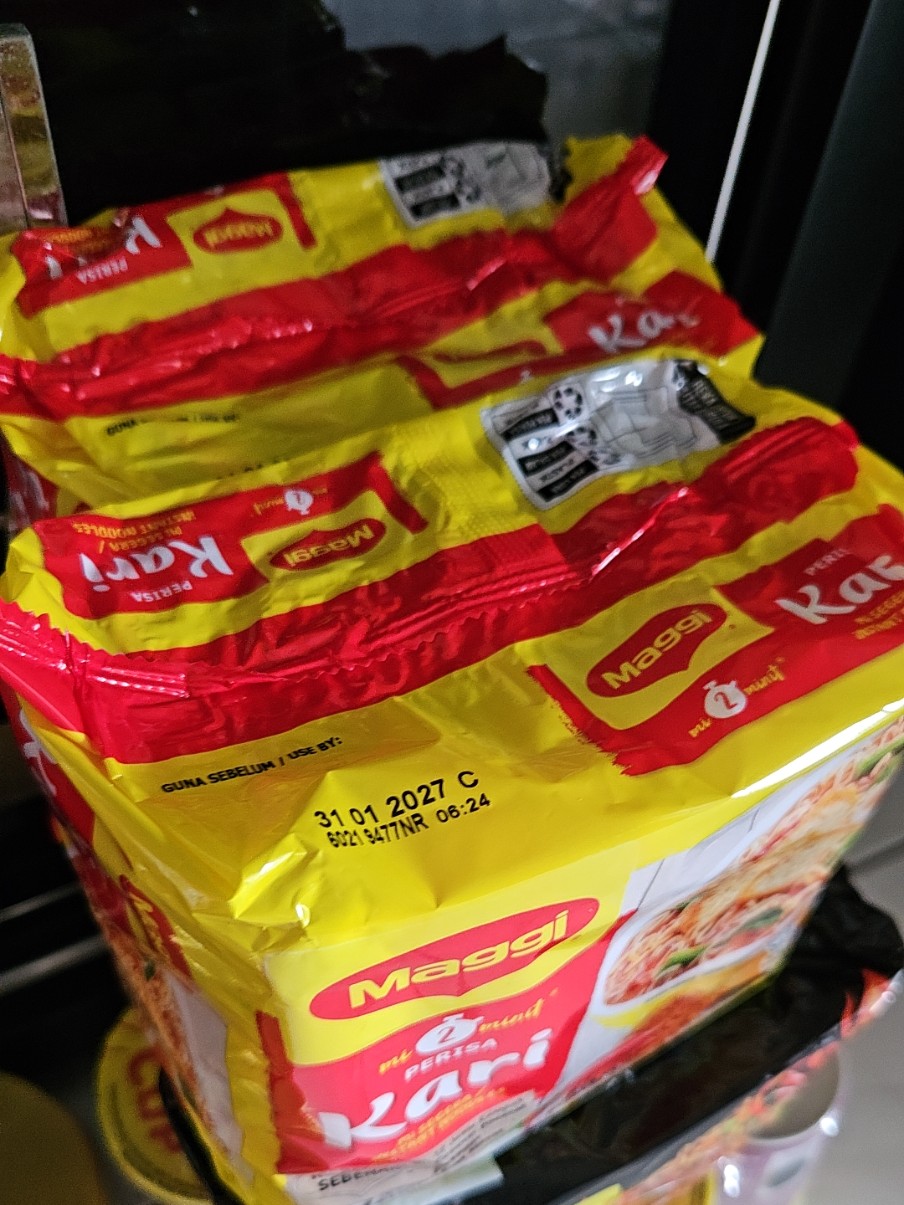 Soupe instantanée maggi Banque de photographies et d'images à haute résolution - Alamy