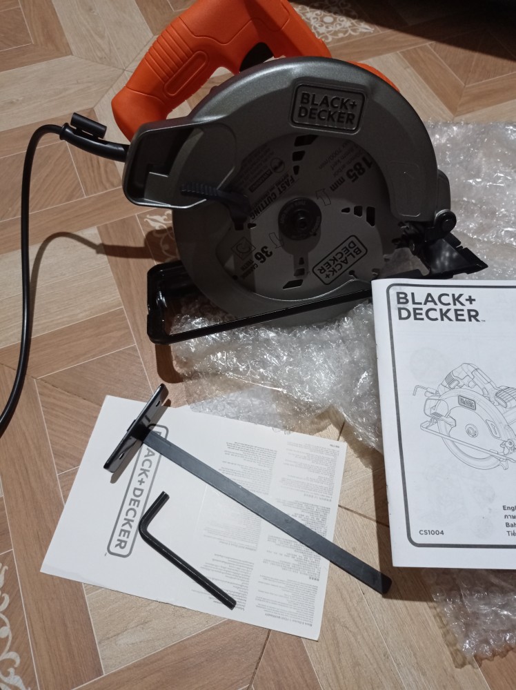 Black & Decker CS1004 Circular Saw 220-240 Volts 50/60Hz Export Only