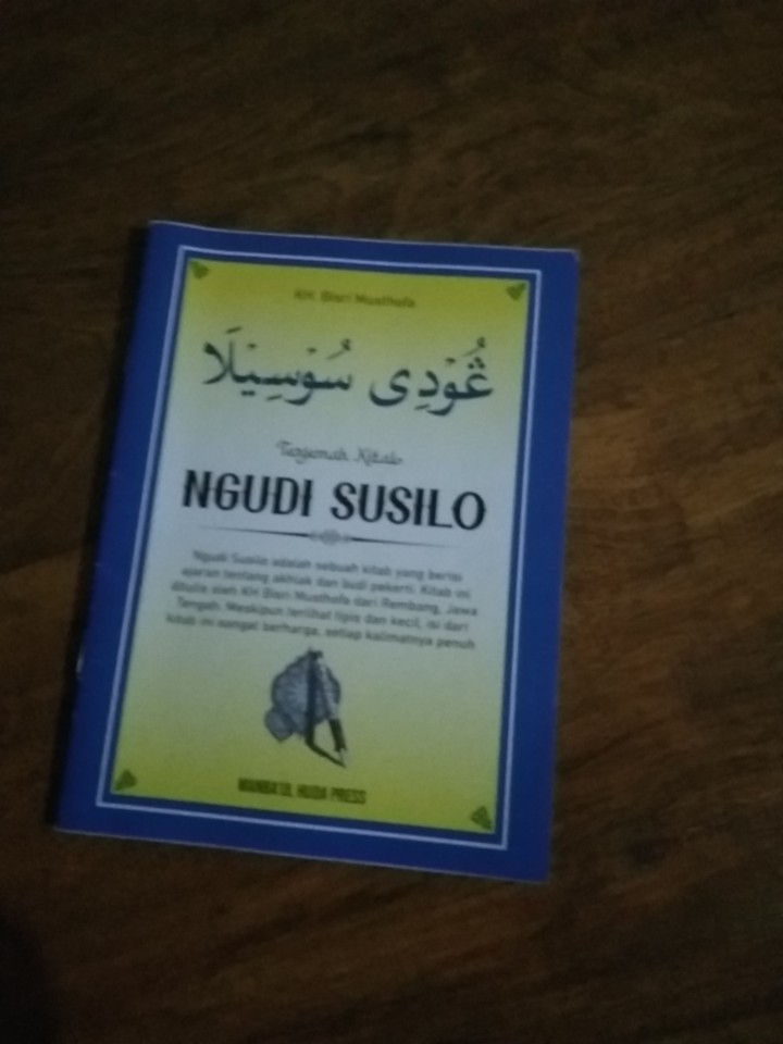 Er va xotin qogirchoqni sikishmoqda