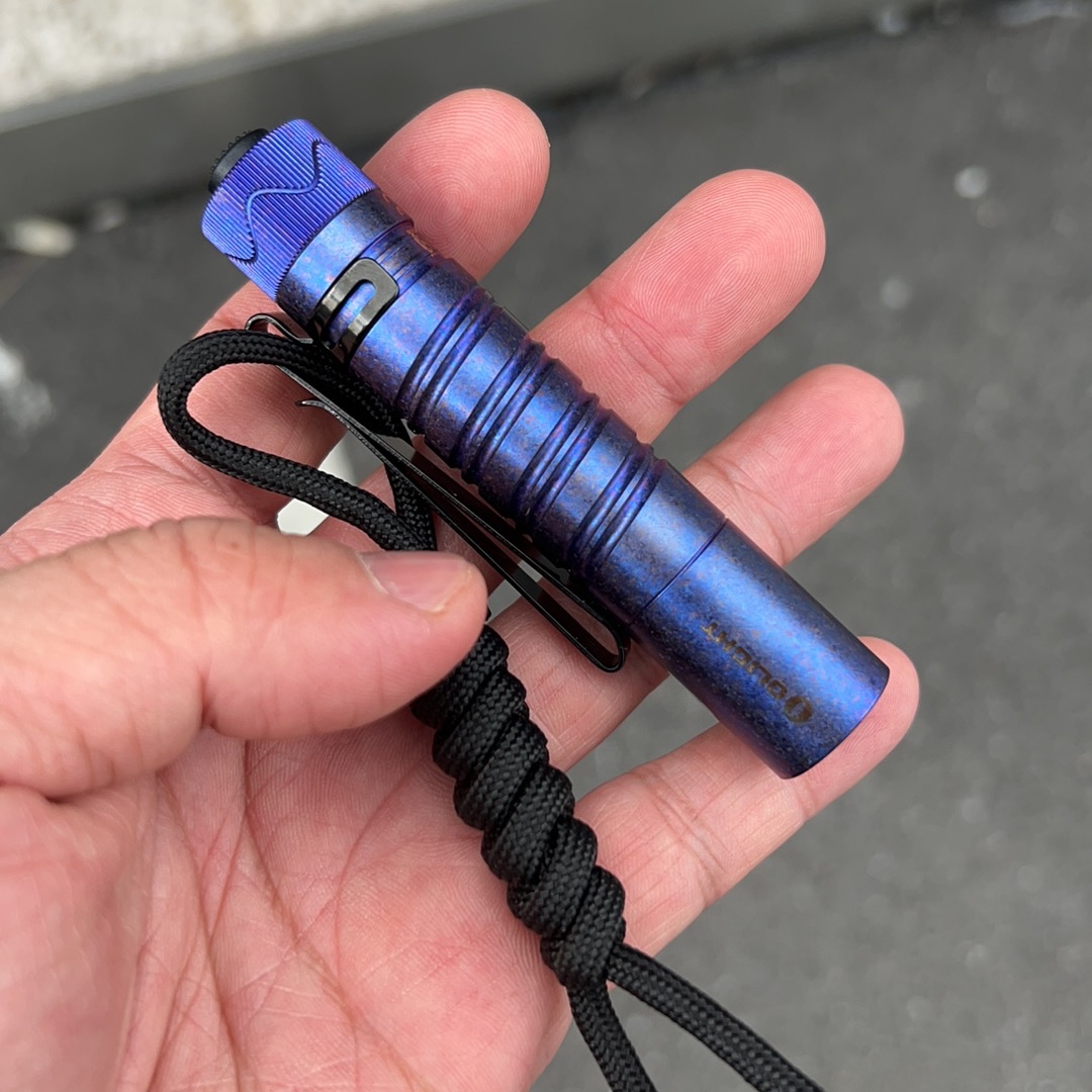 Olight i5R Ice Flower Periwinkle Blue Crystallized Titanium