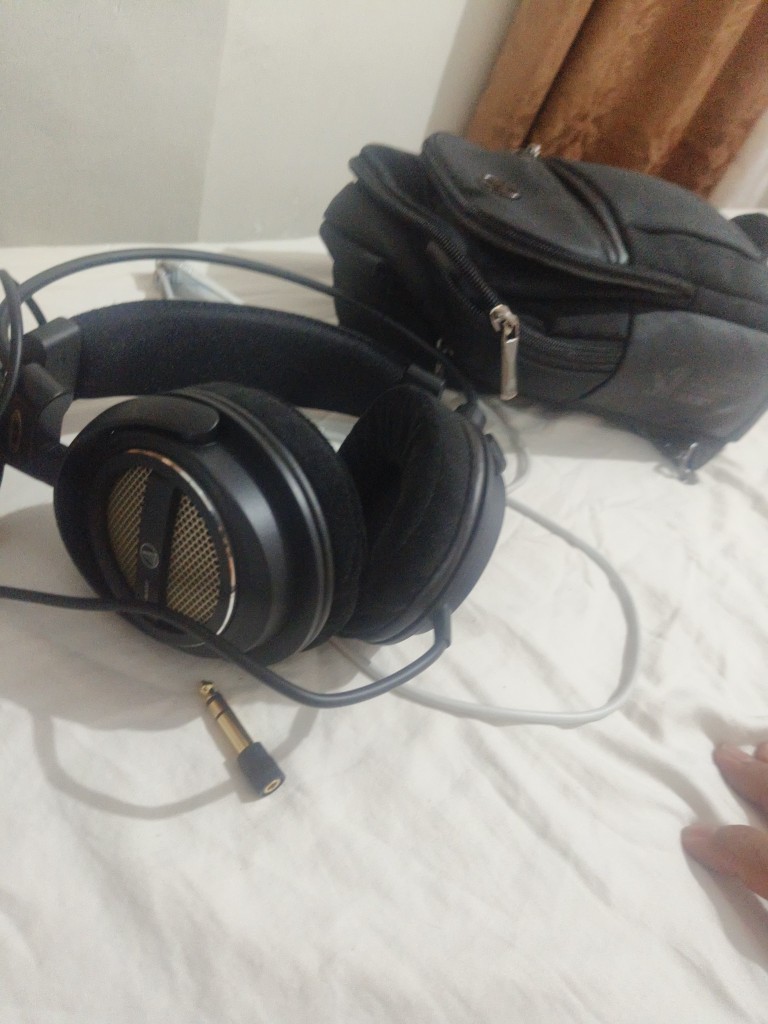 Audiotechnica air dynamic headphones ATH-AVA500 High-Quality Audio