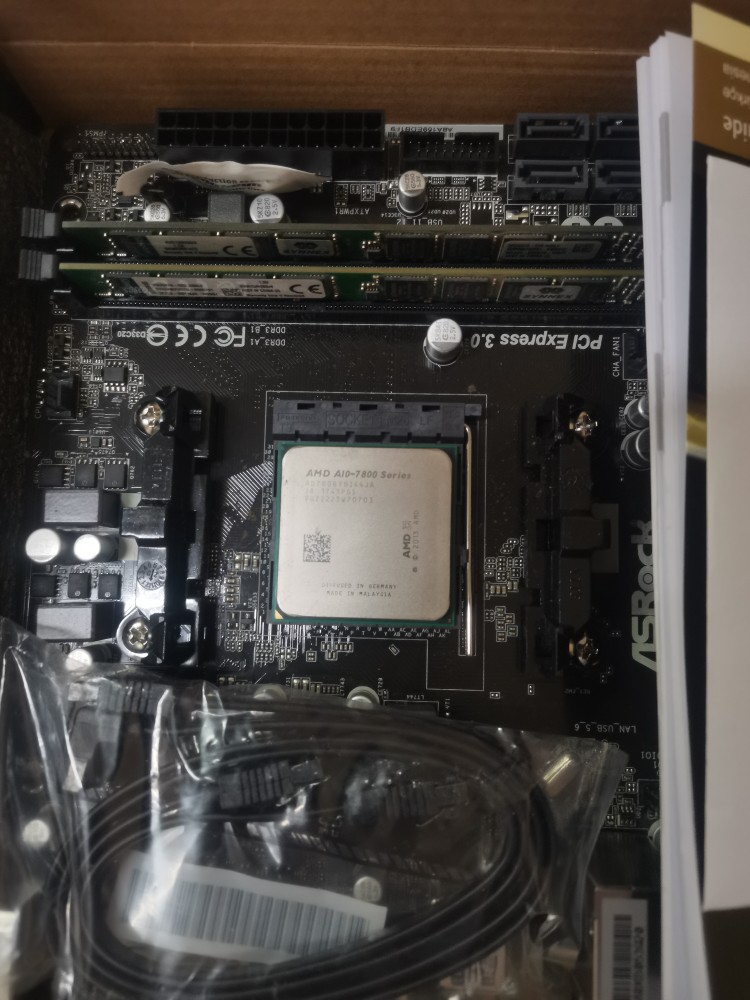 CPU AMD A10 Pro-7800B Core/ Thread Ghz MB L2 Cache