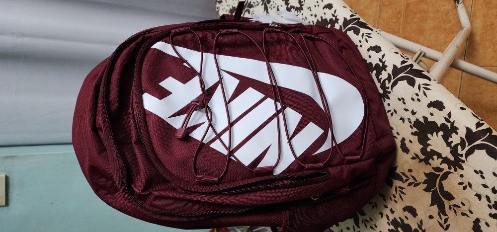 Nike hayward futura 2.0 hotsell backpack burgundy