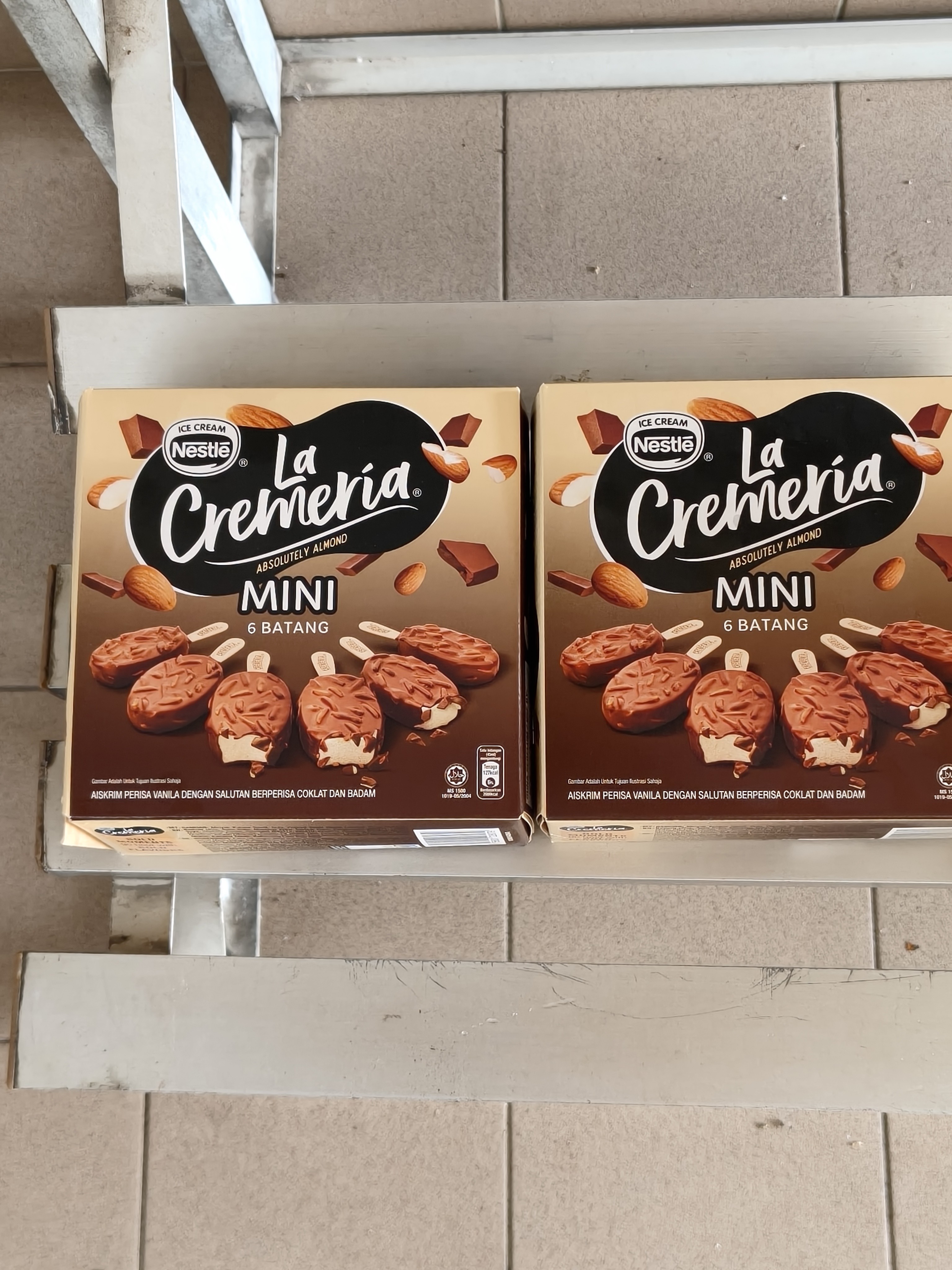 Nestle LA CREMERIA Mini Almond Vanilla Multipack Ice Cream