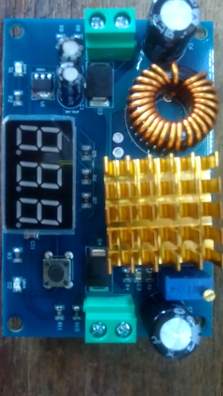 Xbsduih 2 Pièces XH-M411 DC 4-35V À 5-45V Module Boost Voltmètre Numérique Carte Convertisseur Boost Module Step-Up Réglable Puissance 5A