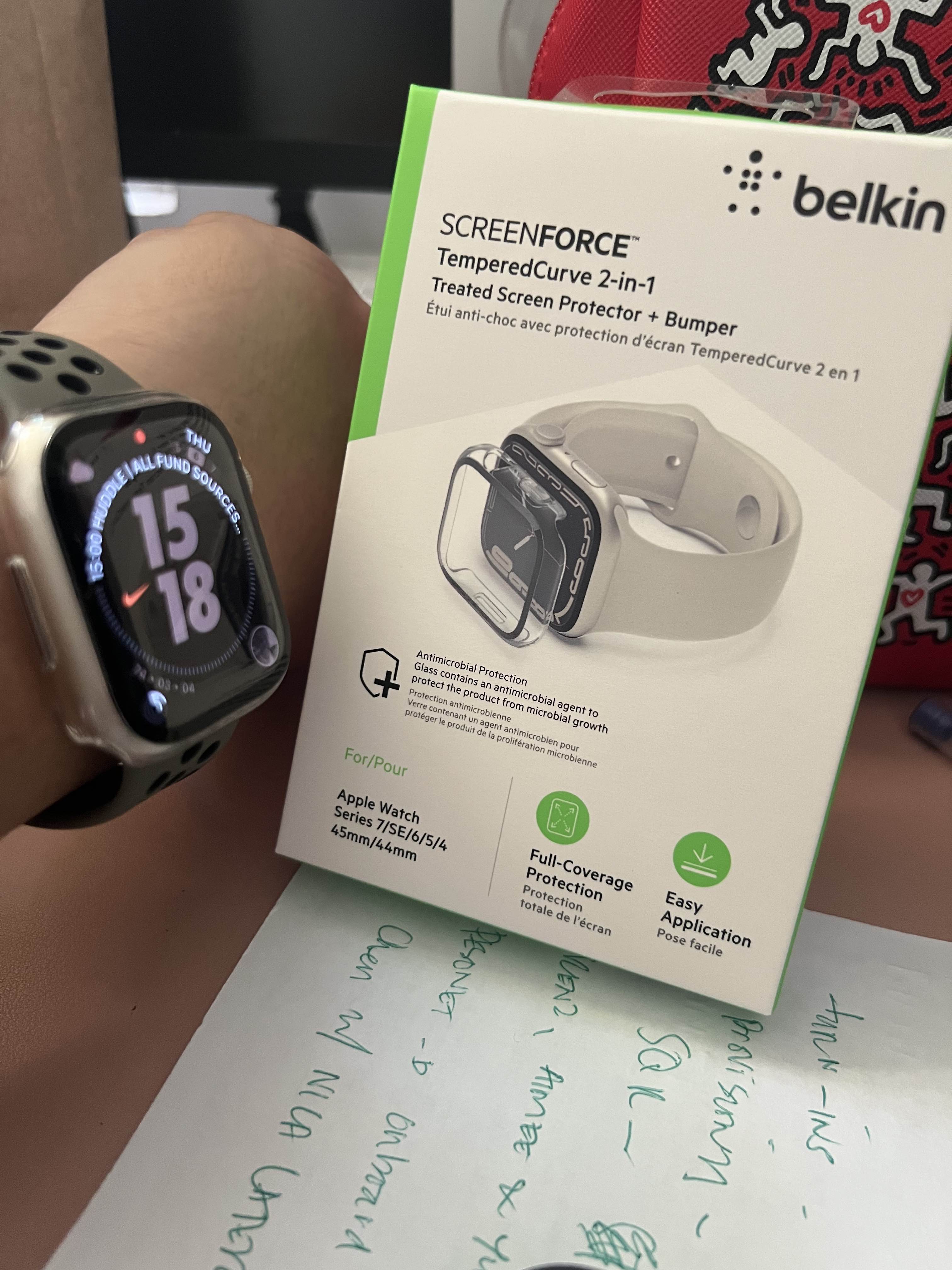 Belkin Protection d'écran SCREENFORCE™ TrueClear Curve pour Apple Watch  Series 6 / SE / Series 5 / Series 4 (40 mm)