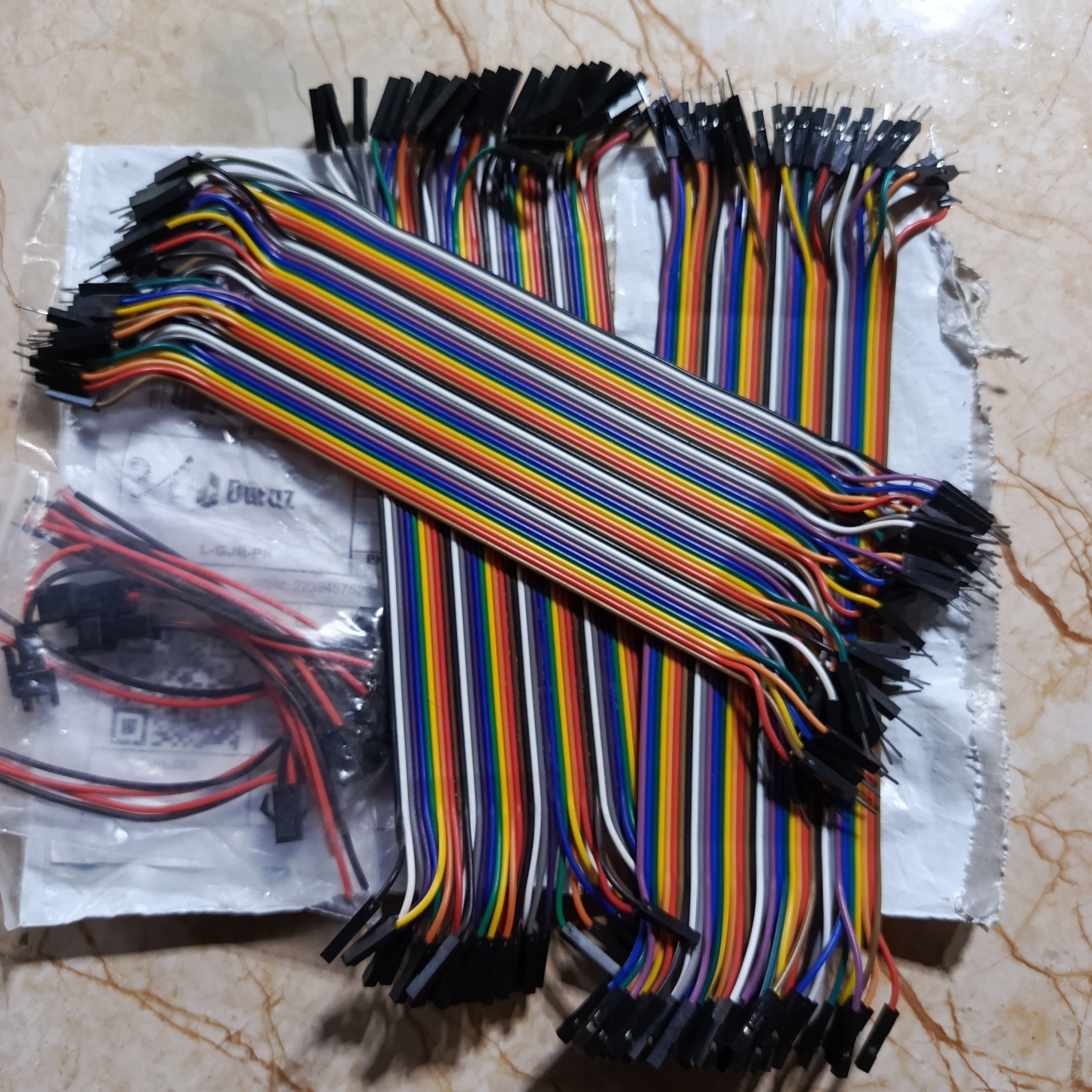 Produktbild von 120-teiliges Breadboard Jumper-Wire-Set – Diverse Längen 10-40cm, M/M, M/F, F/F, Mehrfarbig