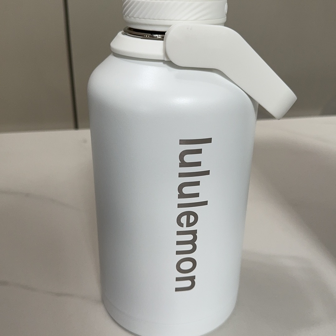 Lululemon athletica Back to Life Sport Bottle 64oz, Unisex Water Bottles