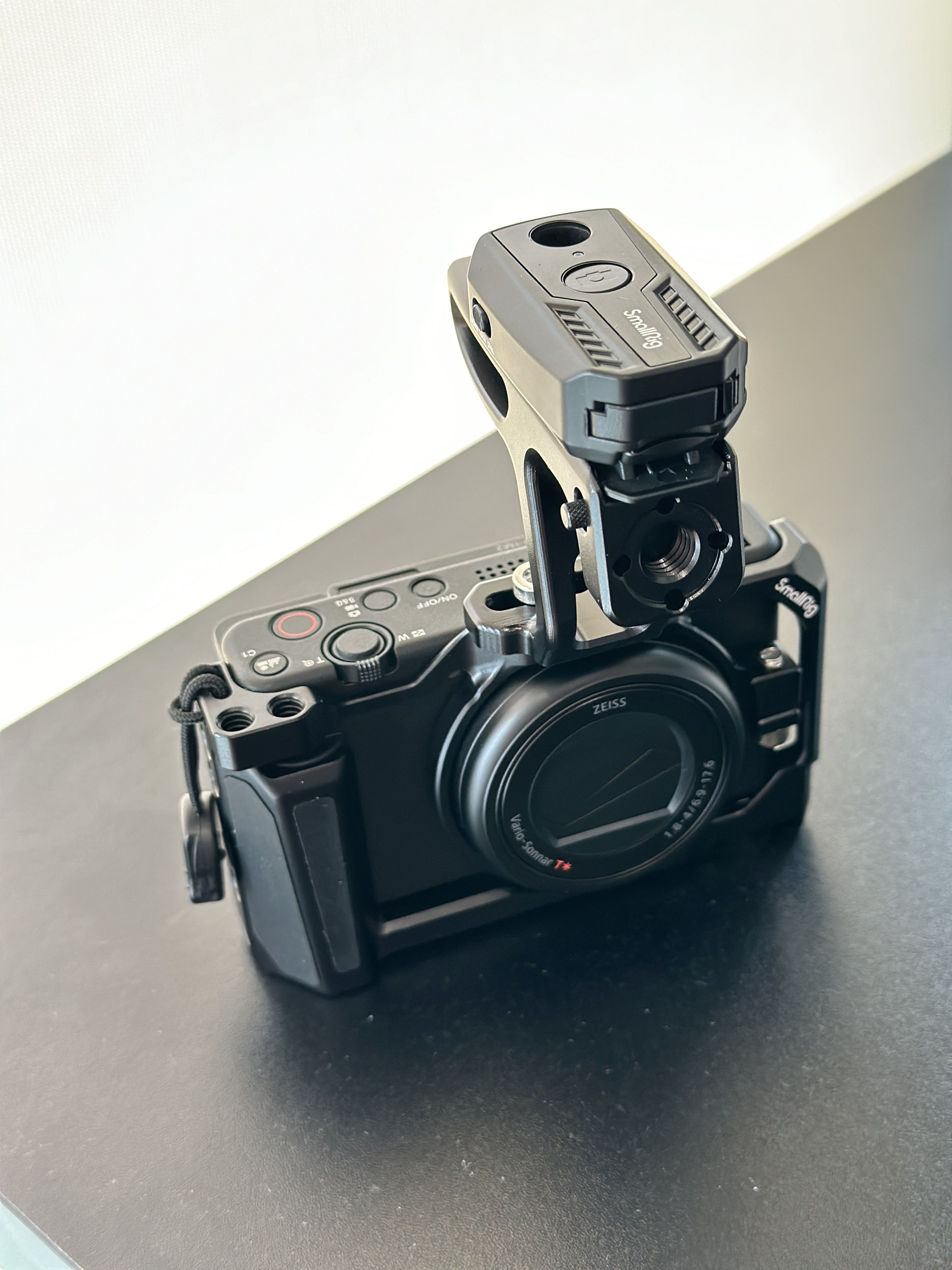 SMALLRIG ZV-1 II/ZV-1F / ZV1 Cage voor Sony ZV-1F / ZV1 met Geïntegreerde Cold Shoe - 2938 SMALLRIG ZV-1 II/ZV-1F / ZV1 Cage voor Sony ZV-1F / ZV1 met Geïntegreerde Cold Shoe - 2938