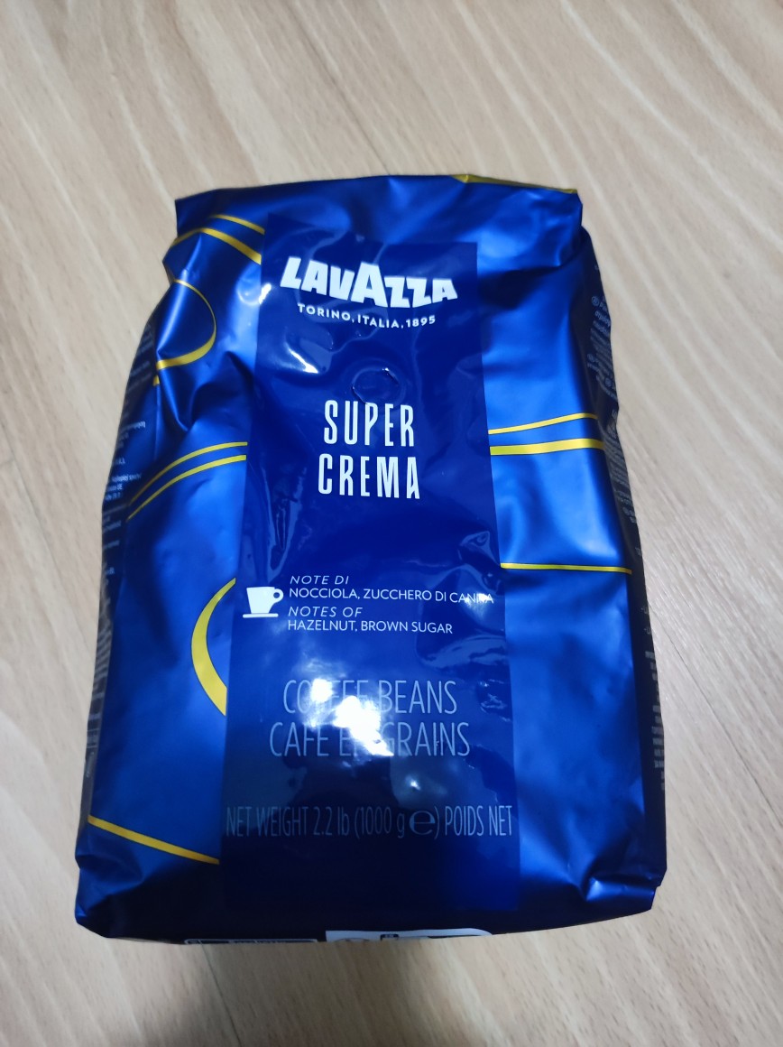 Lavazza Super Crema Coffee WholeBean Notes of Hazelnut Brown Sugar 2.2Lb