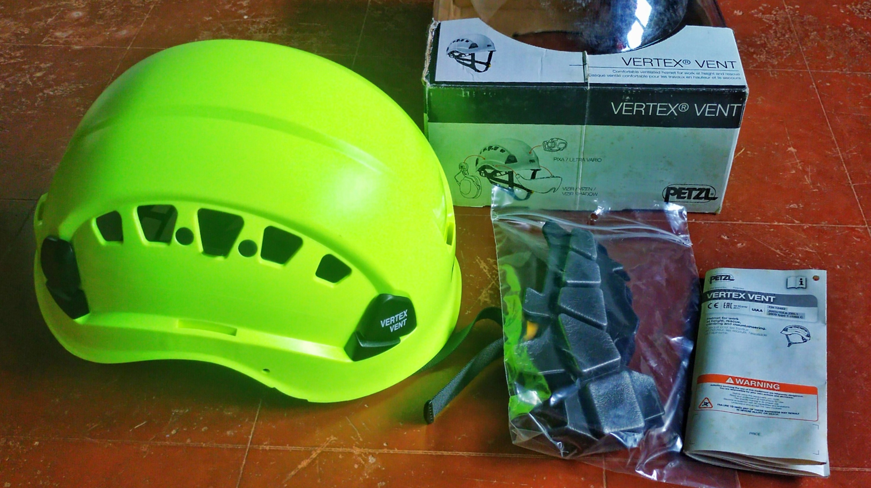 Petzl A10VYA HV VERTEX VENT Comfortable Ventilated Helmet for Work at  Height and Rescue, High-Visibility Yellow Green