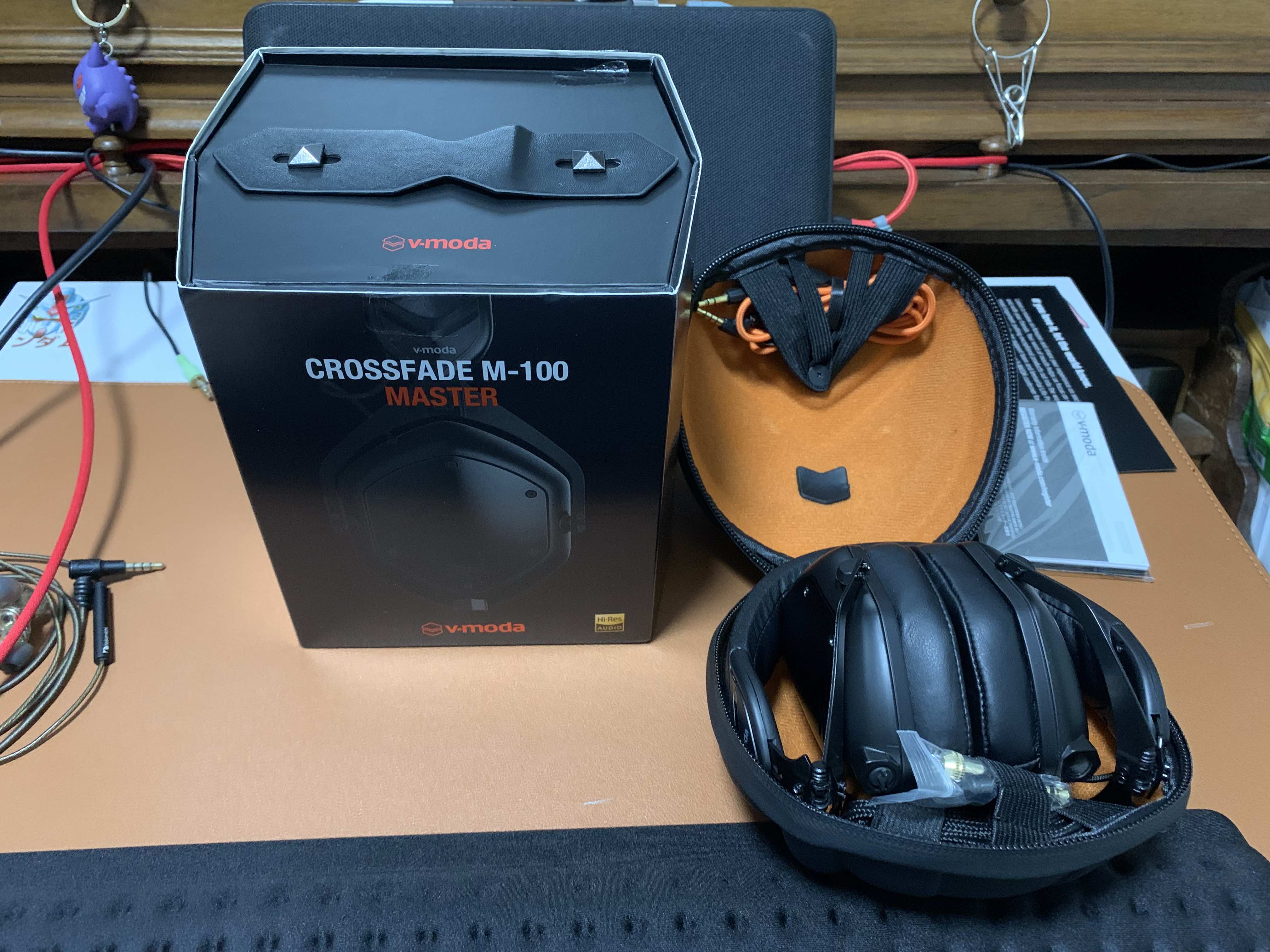 V-moda M-100MA-MB Crossfade M-100 Master Matte Black Monitor V-moda M-100MA-MB Crossfade M-100 Master Matte Black Monitor