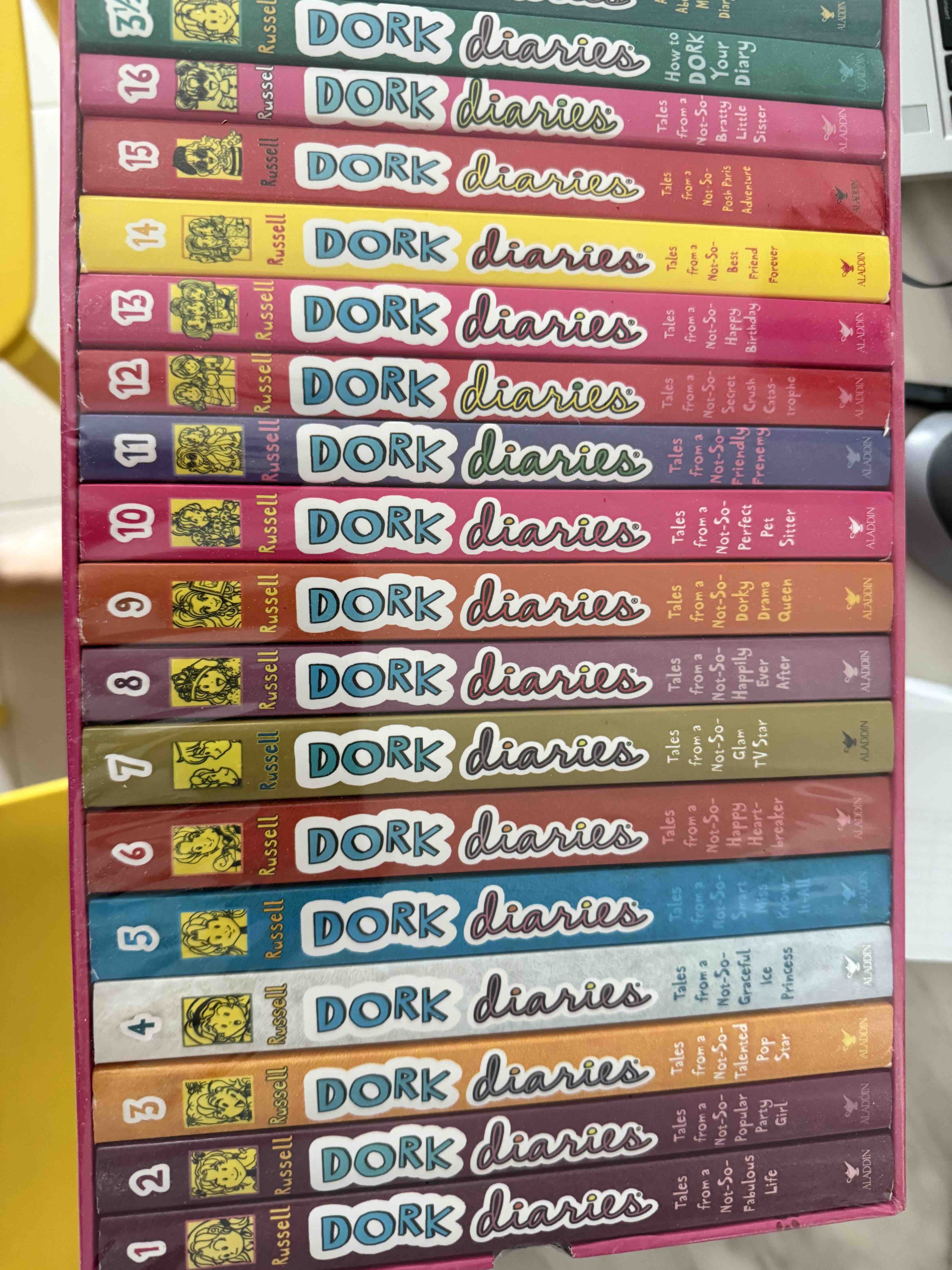 SG Stock] Dork Diaries Collection by Rachel Renee Russell (18
